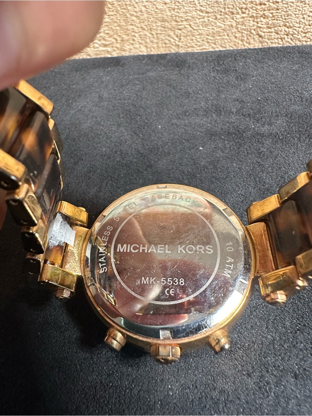 Michael Kors Gold and Tortoiseshell Crystal-Accent Women's Watch No battery . - Picture 4 of 5